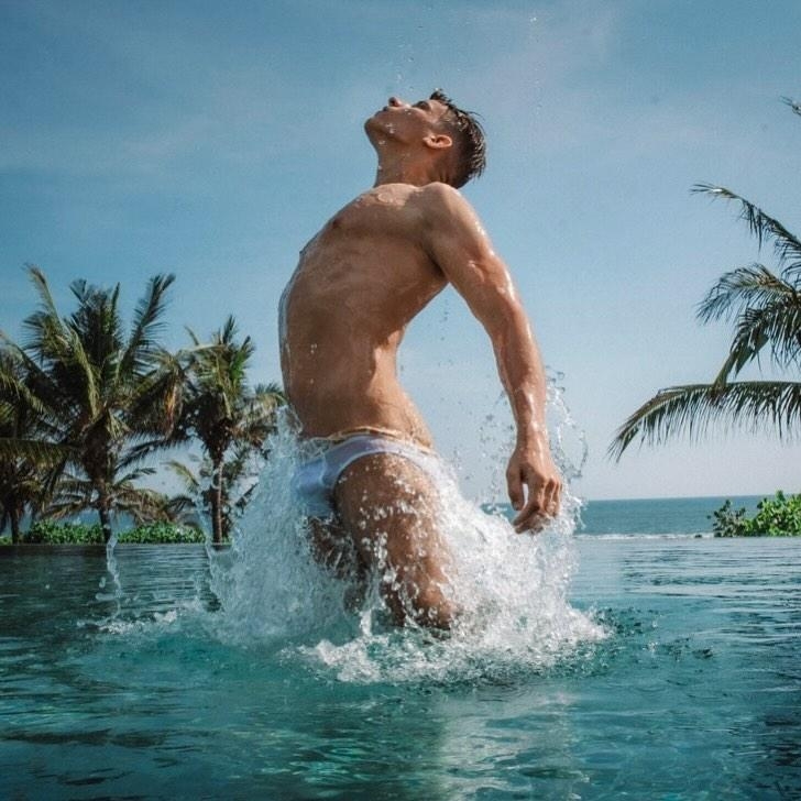 DiverCityMx's tweet photo. ¡Buenos días, guapos! 🌈💖 Que hoy tu brillo no solo ilumine tu camino, sino que deslumbre a todos. ¡Orgullo, amor y mucho swag para ustedes! ✨🔥 #GayVibes #OrgulloLGBTQ #BrillaSinMiedo #PridePower
📸 #Follow 👉 https://t.co/L0WhobLnB7 https://t.co/9lhkXPFC8s