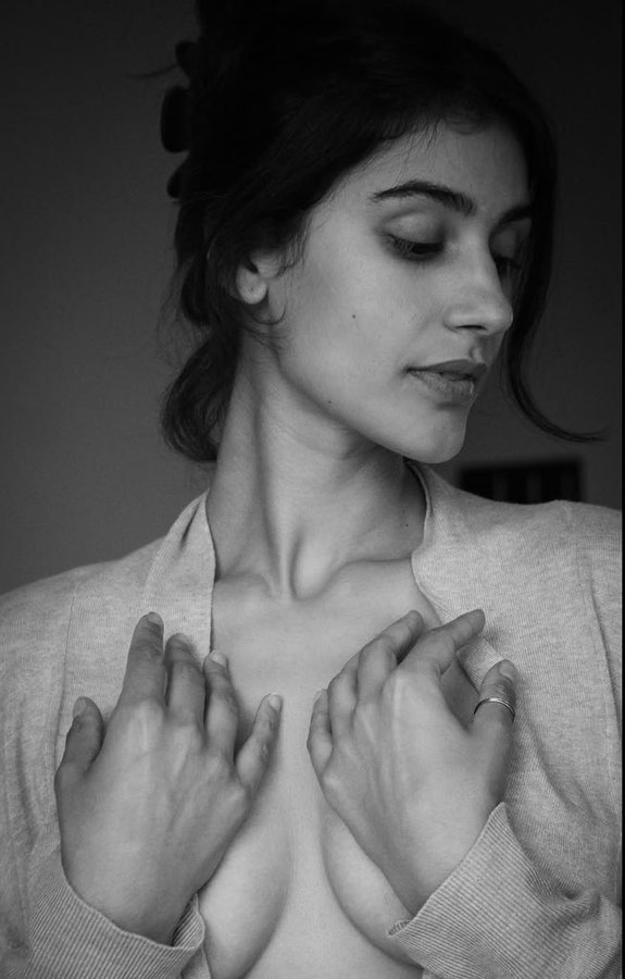 G0AWisPWQAAaUB7?format=jpg&name=900x900