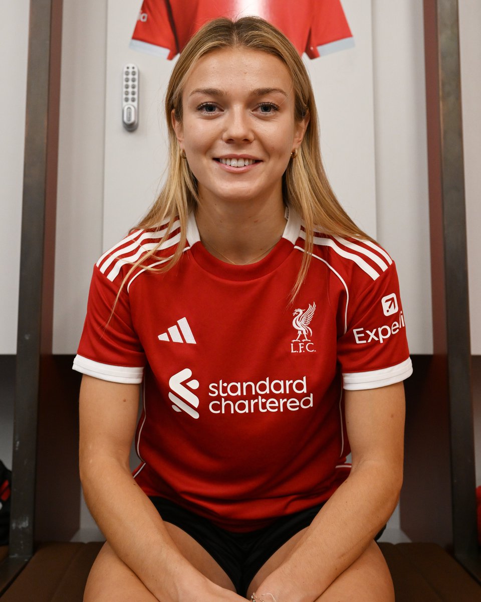 Red suits you, Beata 😁🇸🇪