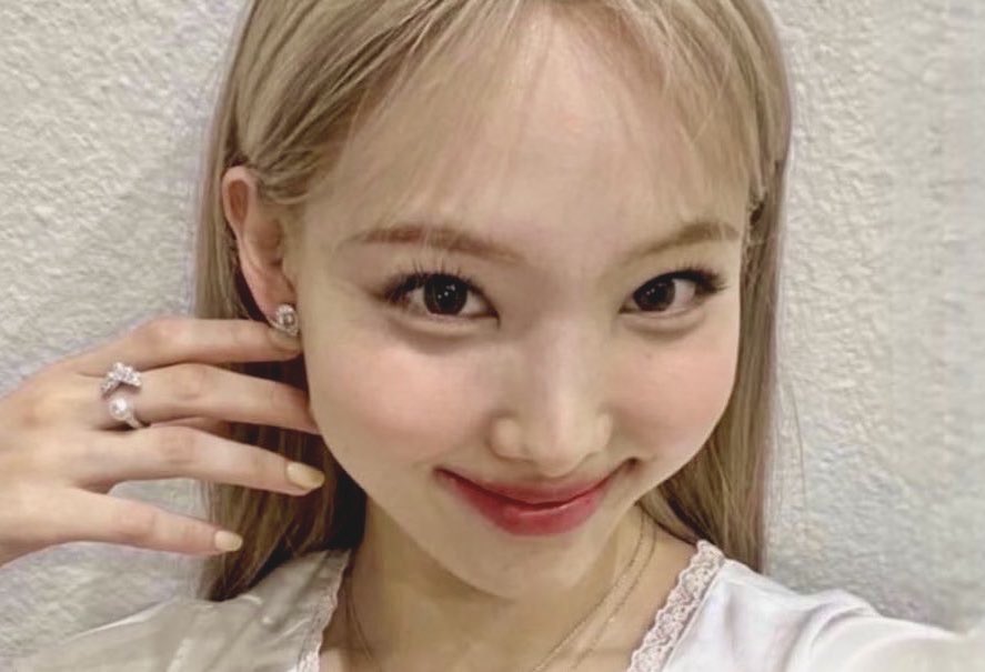 itsprettynayeon's tweet image. 