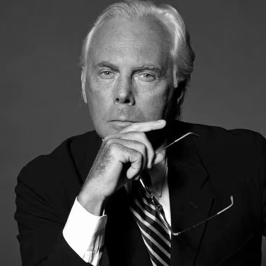 sboficial's tweet photo. Morre aos 91 anos, o renomado estilista italiano Giorgio Armani. https://t.co/T30xseKmYO