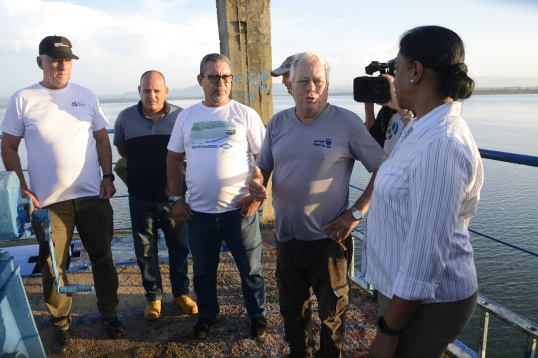 Radio_Guama's tweet photo. #Cuba La vice primera ministra 🇨🇺 cubana Inés María Chapman Waugh chequea hoy en #PinardelRío el funcionamiento del sistema hidráulico. 💧
🧵
✍️📷Alina Cabrera Domínguez https://t.co/QH2pHKPCFH