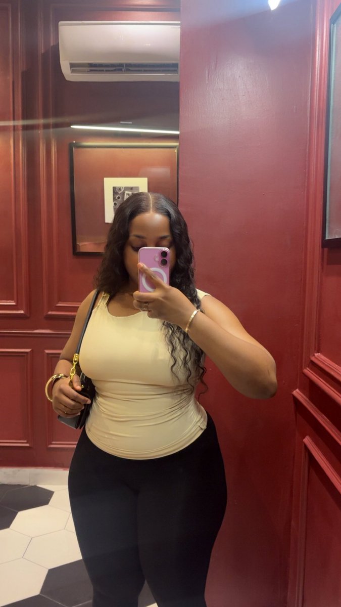 Shortsewa_'s tweet image. Esquire 😍