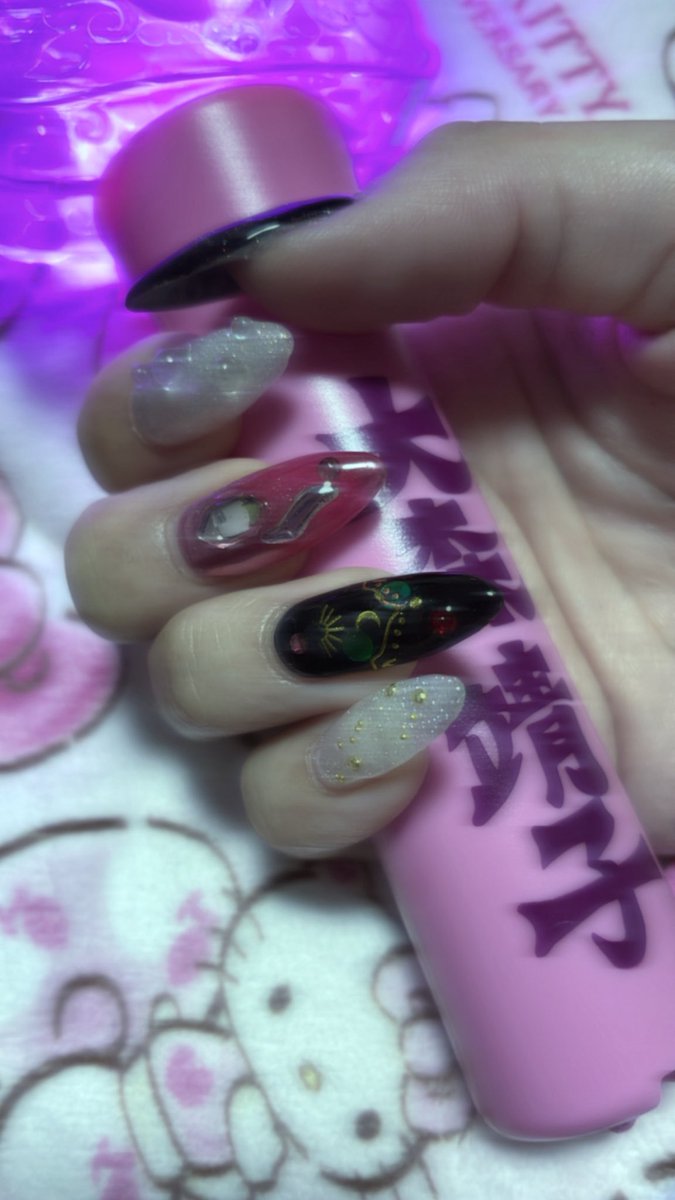 shioshioshiom's tweet photo. 土曜の靖子ちゃんライブのために概念ネイルしてもらった♡
めっかわすぎて語彙力なくす♡
#大森靖子音羽楽園ツアー https://t.co/VpKiyZCfMx