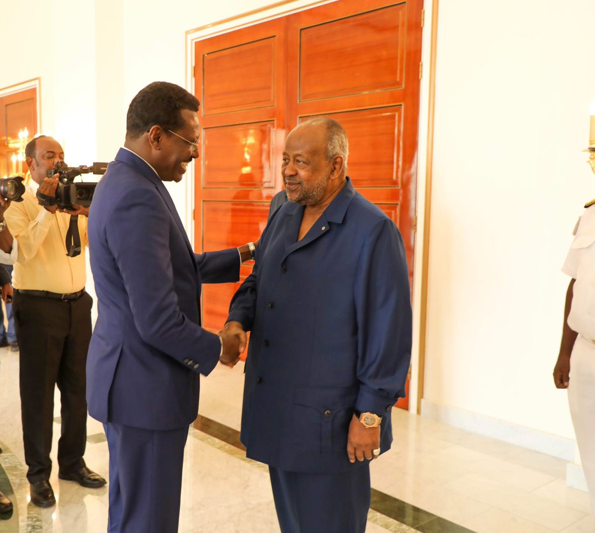 a_xuute's tweet photo. Madaxweyne Qoor Qoor hoggaamiye latijaabiyey oo dalka iyo dadka wax qabad muuqda kusoo kordhiyey https://t.co/zagFmKIK7m