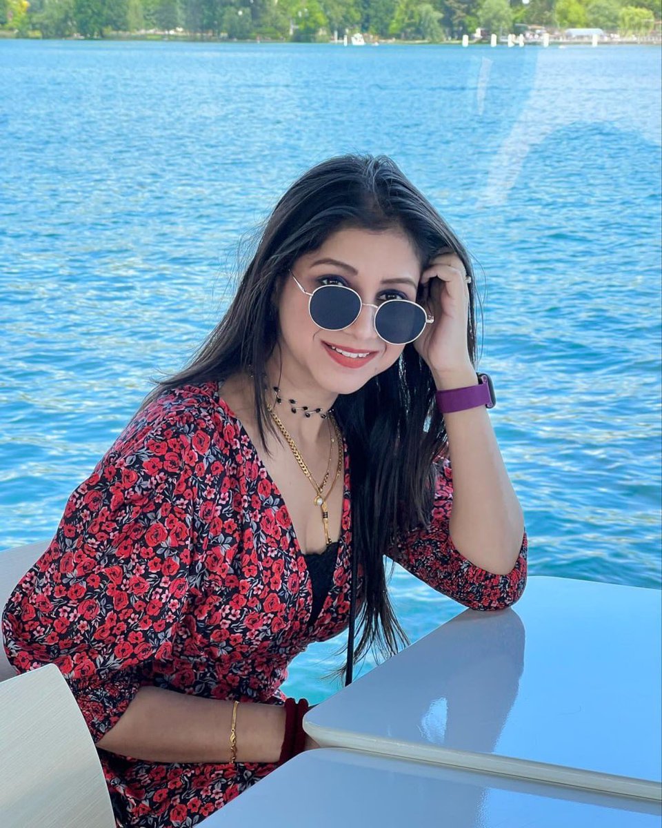 Meera000143's tweet photo. An astounding beauty of the Alps with breathtaking valleys and crystal-clear lakes… and if you look closely, you can spot my brand “MM” in the background of one of the shots. Truly a special moment to remember! ✨🏔🇨🇭 #SwissAlps #NatureBeauty #FamilyTime https://t.co/Zl0kiBorqe