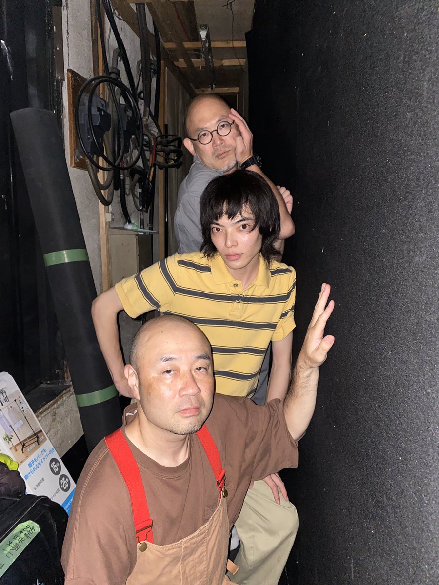 shinnosuke_tkhs's tweet image. 2日目も無事終わりました！
明日も下北沢スズナリでお待ちしてます！

やり取りが大好きな発明家兄弟の
中澤功さん、亀岡孝洋さんです👨‍🔬

#なかないで毒きのこちゃん 
#かこちゃんの後悔
