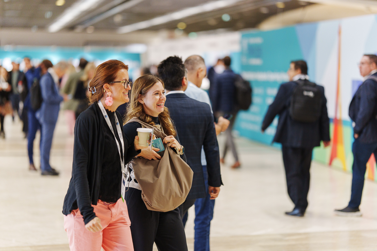 EURETINA's tweet photo. Day 1 in full motion – a quick look around #EURETINA25

Thousands of participants. Dozens of sessions. One goal: advancing retina care together.

👥 Who have you reconnected with today?

#RetinaCommunity #CongressLife #LiveFromParis https://t.co/Nw42lhLDbV