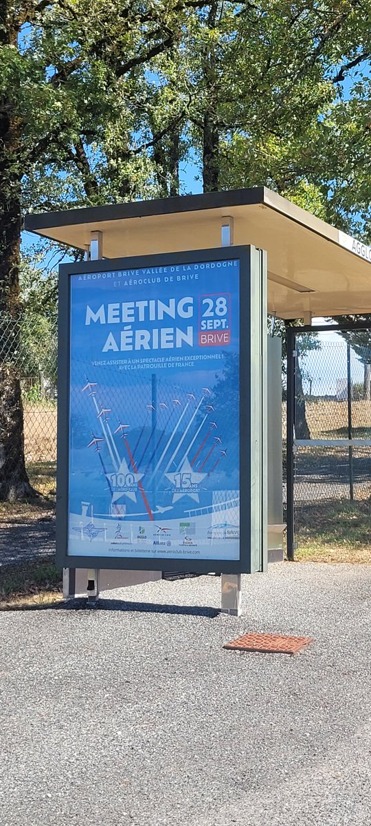 FlyingBrive's tweet image. 🚨 Le Meeting Aérien du 28/09 à Brive est PARTOUT ! Presse, affiches, banderole, radios… impossible de le manquer 😍
👉 Réserve vite ta place sur le site de l’Aéroclub de Brive : aeroclub-brive.com/meeting28septe…
#MeetingAérienBrive #BriveAeroport #aeroclubbrive #patrouilledefrance
