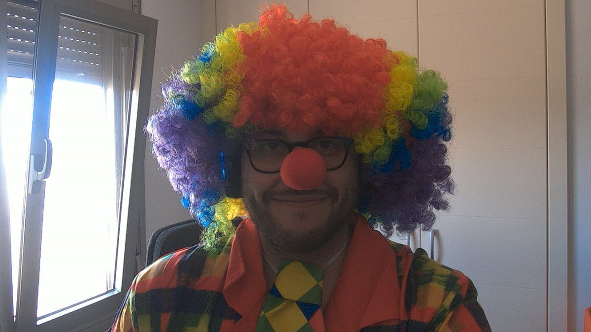 Jugando Silksong con el outfit correspondiente

twitch.tv/kapitd