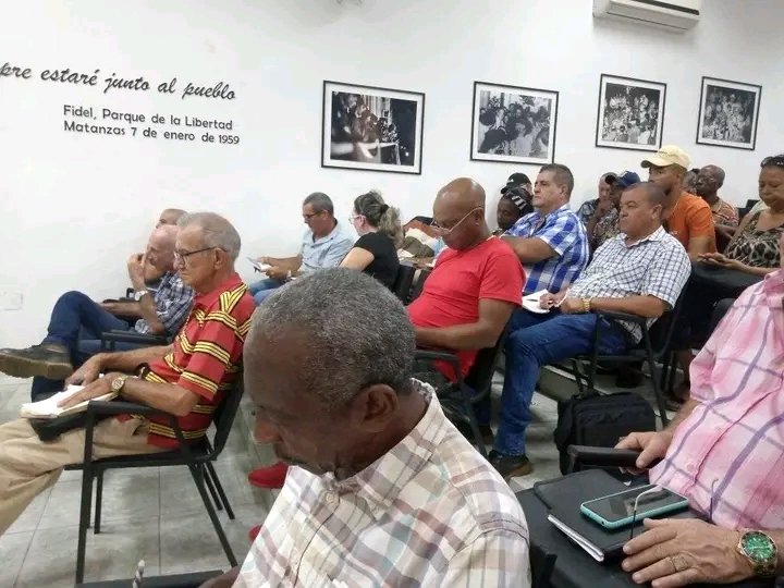 PCCUnion240608's tweet photo. Se realiza chequeo de indicadores productivos con la participación de las empresas de la provincia y las autoridades de cada municipio.
Se analiza el cumplimiento de las entregas de leche y carne y las siembras de los cultivos de tecnología menos exigentes.
#MatancerosEnVictoria https://t.co/psgCEdzTDp