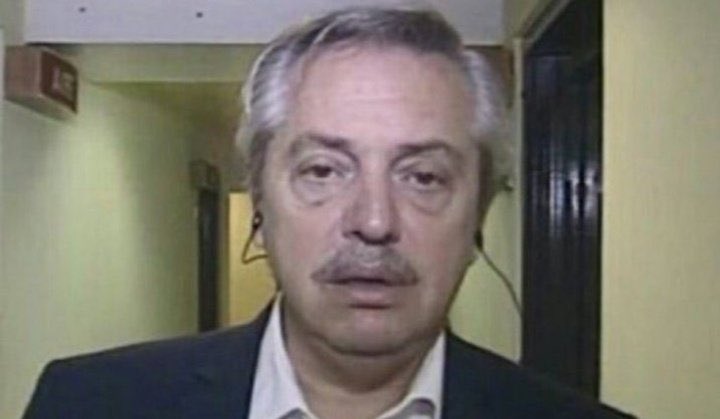 fabipa90's tweet photo. El chino del barrio ya puso en las góndolas pan dulce, turrones y confites https://t.co/fNOkitNU52