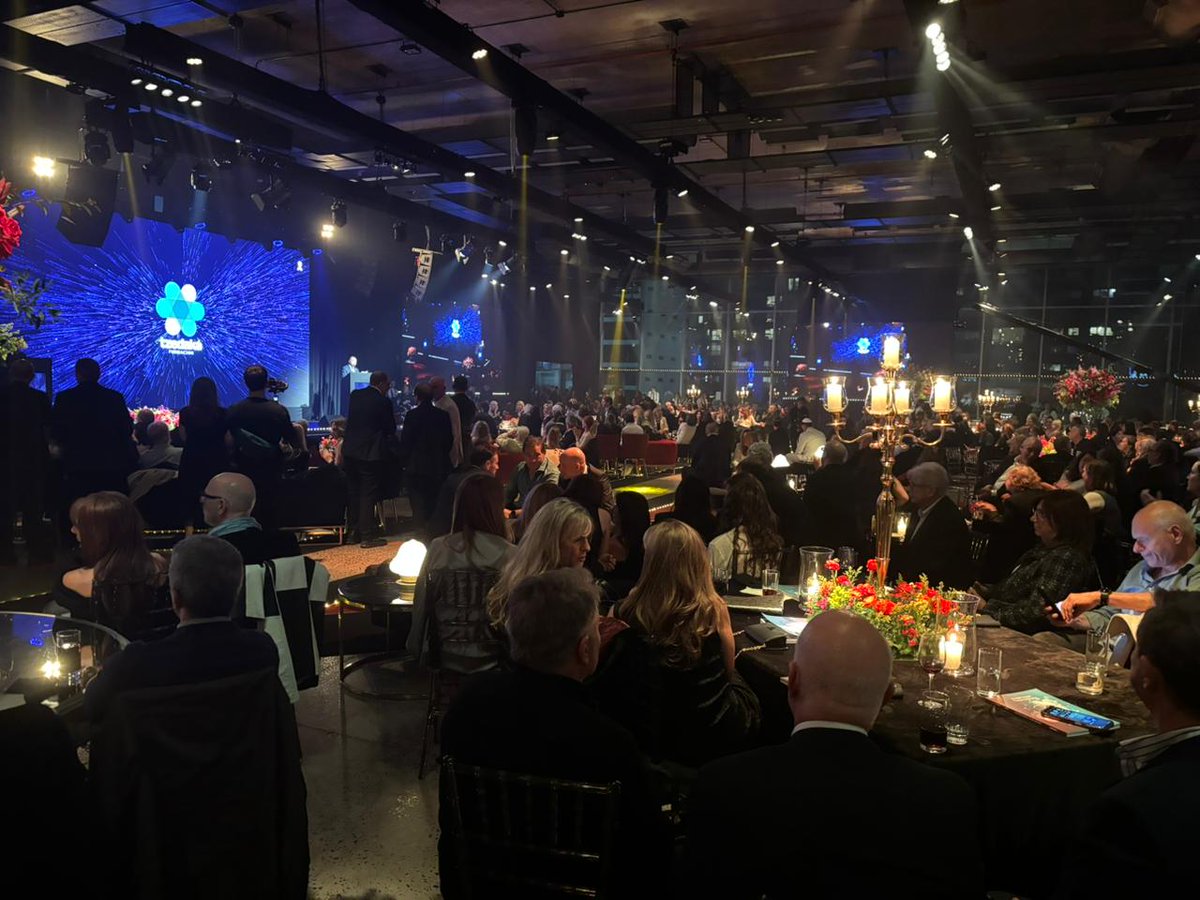 Se realizó el Evento Anual "Noche Solidaria" de la Fundación Tzedaká

En un clima de mucha emoción y solidaridad, la Fundación <a href="/tzedaka/">Fundación Tzedaká</a>  realizó su cena anual en las instalaciones de El Cubo en la ciudad de Vicente López.
visavis.com.ar/2025/09/04/se-…