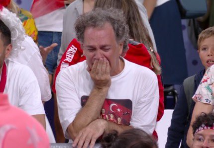 oglan: voley izliyorsun ama fanatik degilsindir herhalde
biz: