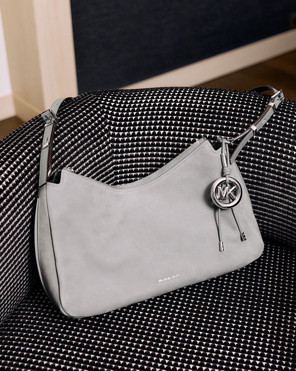 モデル・俳優の黒瀬ひなさんが、「NOLITA（ノリータ）」の新作と共に楽しむホテルステイ。

「カメラやヘッドフォン、ケアアイテムなどホカンスにも持っていきたいお気に⼊りのアイテムも全部⼊るのに、洗練されたデザインと上品なレザーがお気に⼊りです」

▶︎bit.ly/4p68THZ