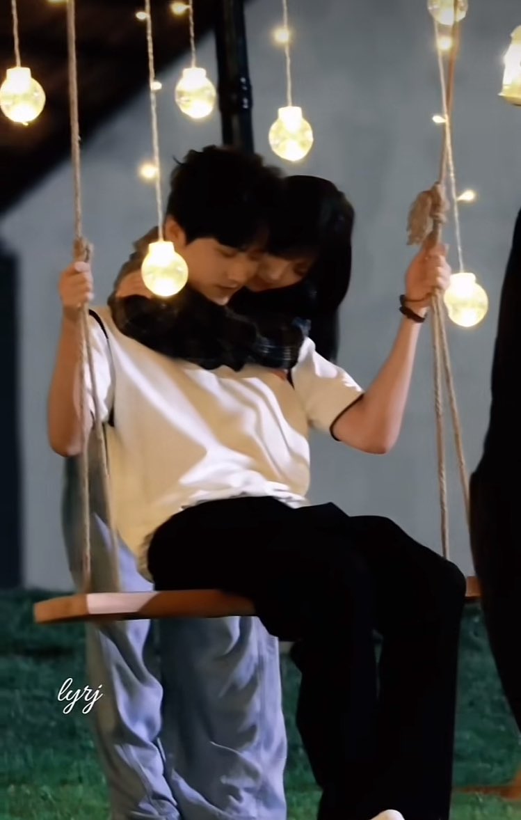 เสียอาการมากไม่ไหวละ เขินเหมือนเป็นตัวเอง🫠

#炽夏 #NeverEndingSummer
#ZhouKeyu #โจวเคออวี่ #周柯宇 #DanielZhou
#เปาซ่างเอิน #包上恩 #BaoShangen