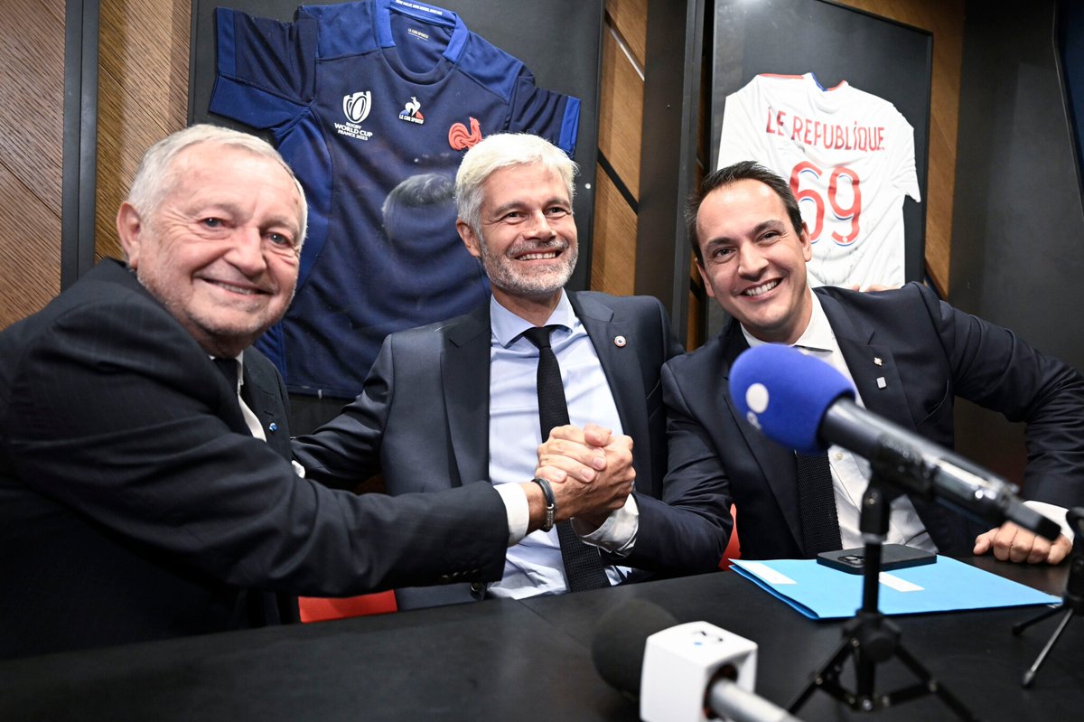 leprogreslyon's tweet image. #Aulas candidat à #Lyon : &quot;Je vais me lancer dans l&apos;aventure&quot;
L&apos;ancien patron de l&apos;#OL a reçu le soutien de la droite  : le candidat LR Pierre Oliver va s&apos;effacer à son profit. Leur alliance a été scellée ce jeudi à 14 h en présence de Laurent Wauquiez.
l.leprogres.fr/SiY