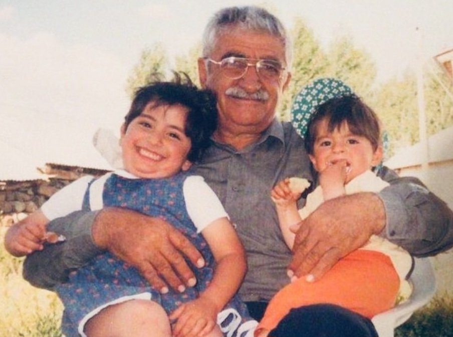 slaasaglam's tweet photo. En sevdiğim fotoğraf olabilir. Çocukluğumun en güzel hatırası 🤍 https://t.co/ftLdRv2GSj