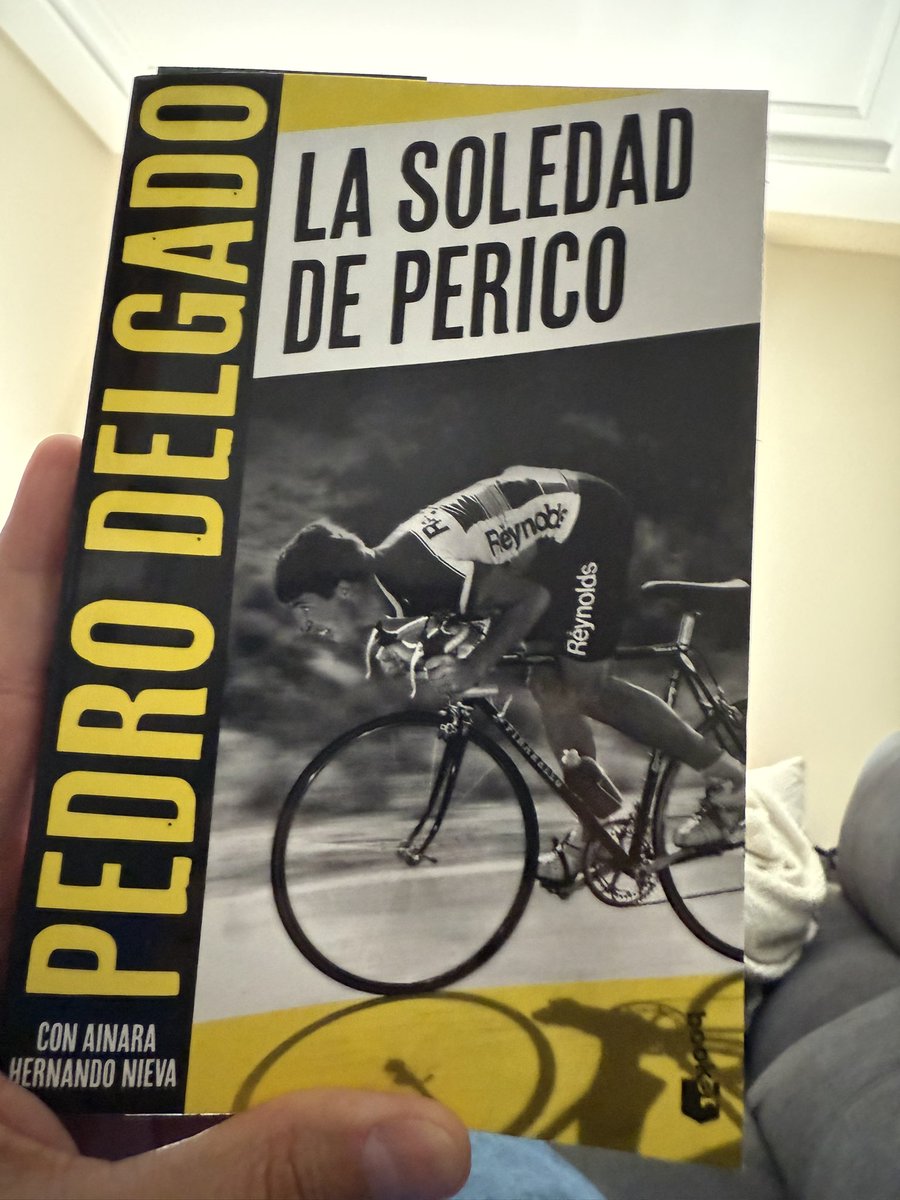 Con un ojo en #VueltaRTVE4s y el otro el La Soledad de <a href="/pedrodelgadoweb/">Pedro Delgado</a> de <a href="/AinaraHernando/">Ainara Hernando</a>