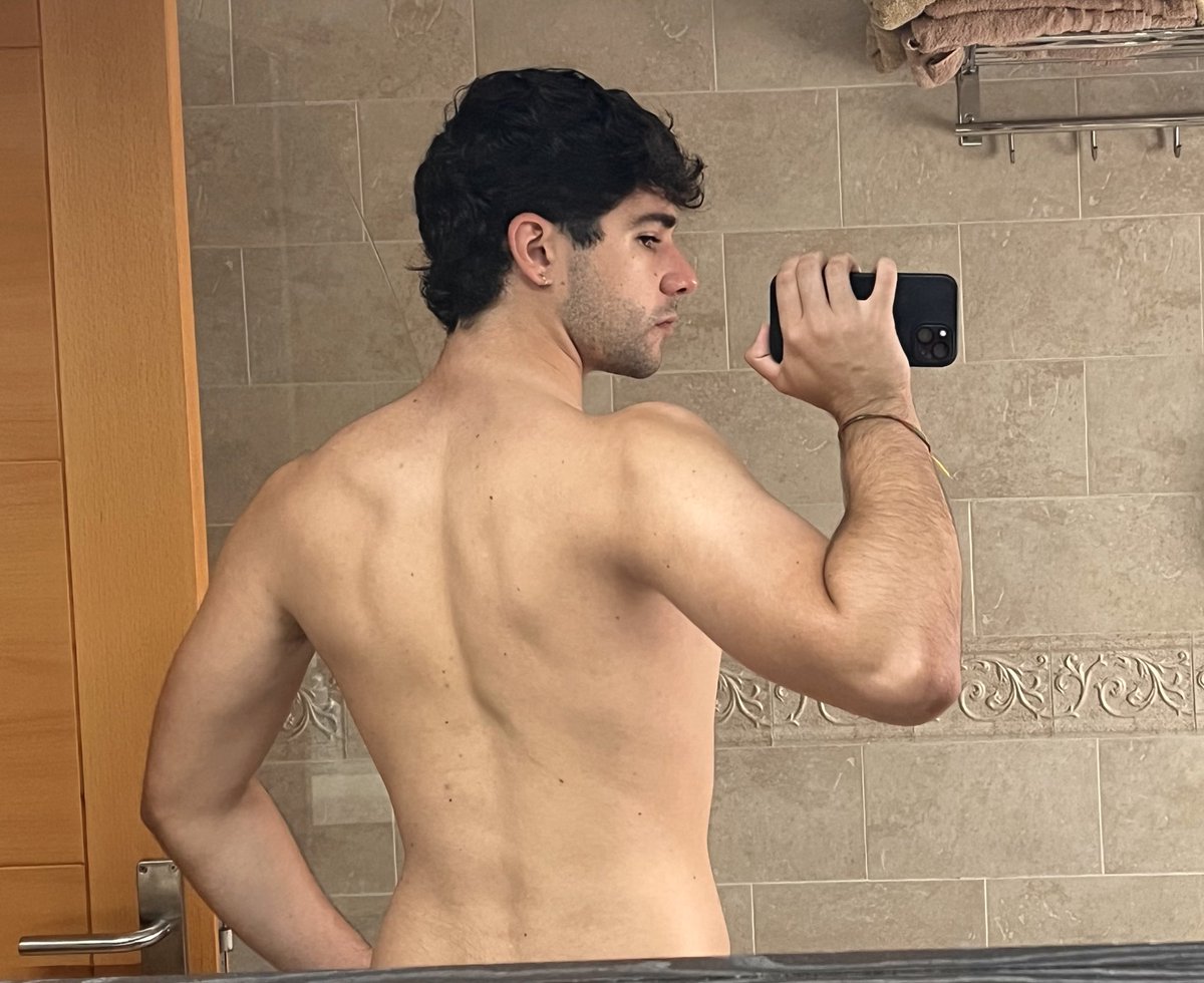 charliedc09's tweet photo. back day https://t.co/U3tsHTvclk