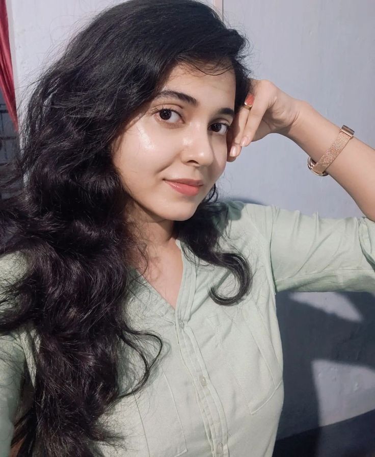 बेच दू क्या सारी परेशानियो को.... 

मौत अच्छा  दाम दे रही है...💔✨