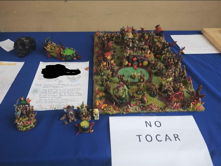 Pusieron mi maqueta del jardín de Nurgle en mi Liceo!! (Aunque bueno, eso fue ya hace una semana, pero no tuve tiempo de publicar la imagen antes XD)
#WarhammerCommunity #warhammer40000 #WarhammerArt #warhammerfanart #art