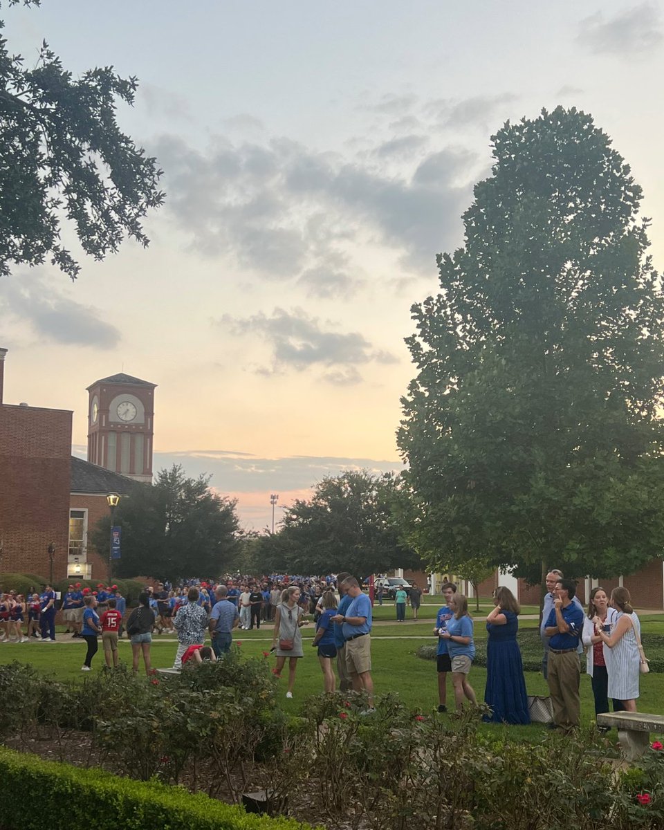 A BIG shoutout to our ever loyal alumni who joined us for a reception at the Ropp Center last night before welcoming incoming students at Freshmen Convocation.

Your participation in this tradition is what makes it so special 💙