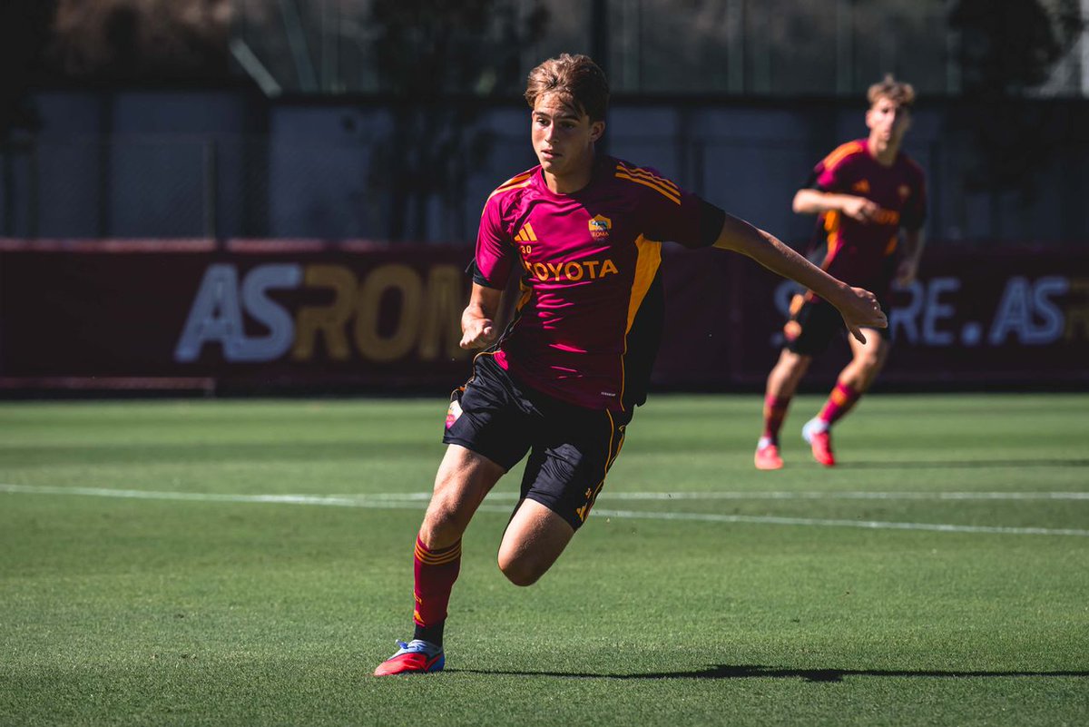 LAROMA24's tweet photo. 📸📸📸
Dal test con il #RomaCity
#asroma 🟡🔴 https://t.co/WhOC4FijUr