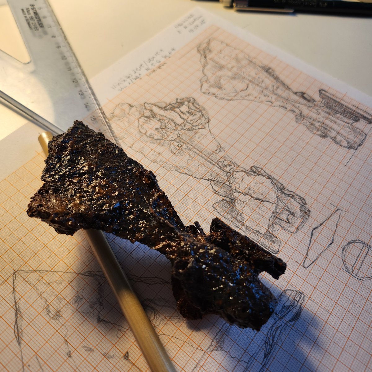 The sensationally well-preserved contents of a bronze urn from the 1st to 2nd century have arrived on our drawing desk. As the bronze &amp; iron objects suggest, this is a so-called warrior burial – a sword, shield boss,spurs &amp; this spearhead all point to this conclusion. #ArchIllu