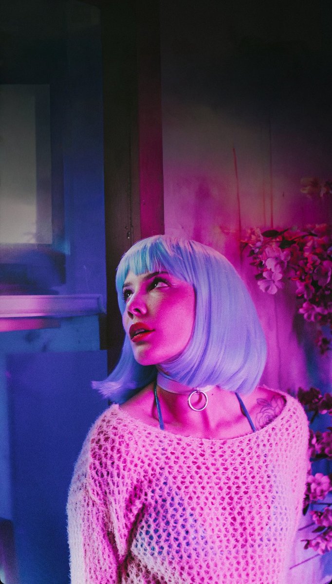 i got rid of all the text if anyone wants to use it as a lockscreen !