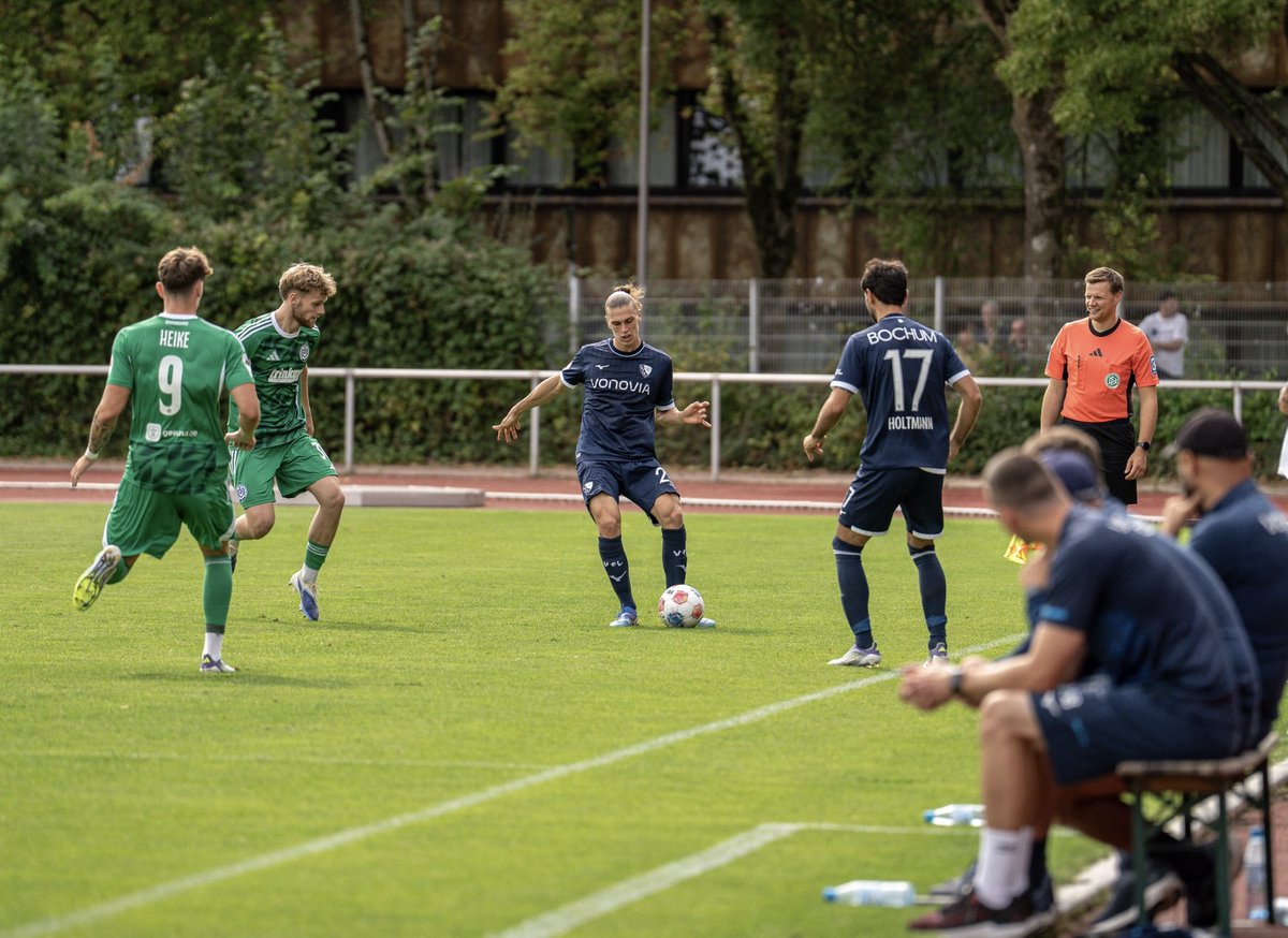 VfLBochum1848EN's tweet photo. Full time anne Castroper, and the goal from Mats #Pannewig was enough to defeat @MSVDuisburg!
1-0 #meinVfL #BOCMSV https://t.co/5urns4xbmE