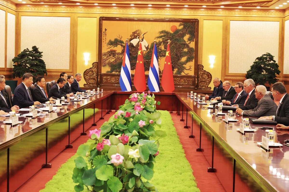 CubaMined's tweet photo. 🇨🇺El presidente Miguel Díaz-Canel Bermúdez se reunió este jueves en Beijing con el presidente de China, Xi Jinping, en el Gran Palacio del Pueblo.
Ambos mandatarios adoptaron importantes acuerdos y convenios para el bien de ambas naciones. 
#CubaMined https://t.co/YxYg8DKFgl