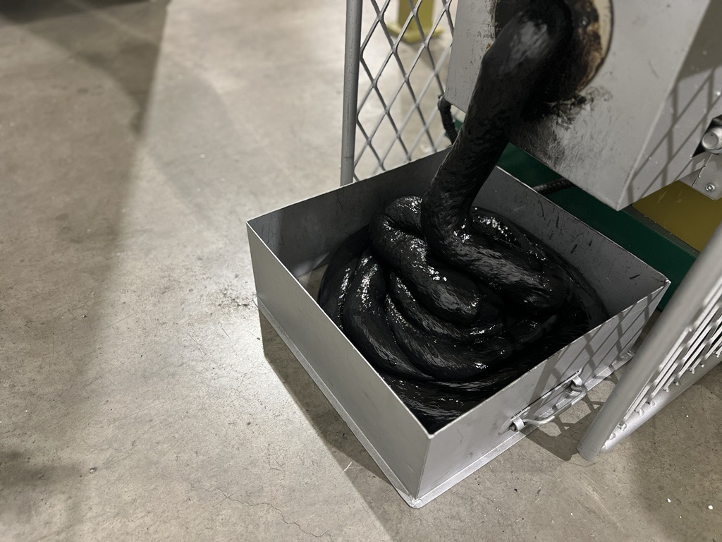 piersoncci's tweet image. 📦 After unboxing & configuring thousands of devices for back-to-school, what happens to all that Styrofoam? ♻️
We use our GREENMAX Foam Densifier to recycle it into compact foam bricks — reducing waste & supporting sustainability. 🌍
#PiersonComputing #Recycling
