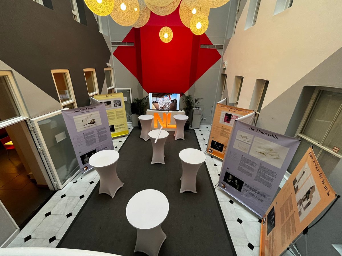 2020Helmen's tweet image. Alle hens aan dek! We zijn er klaar voor! Nederlandse #veteranendag op de Nederlandse Ambassade in London! #onamission #HelmetsFullOfStories @RoyGrinwis