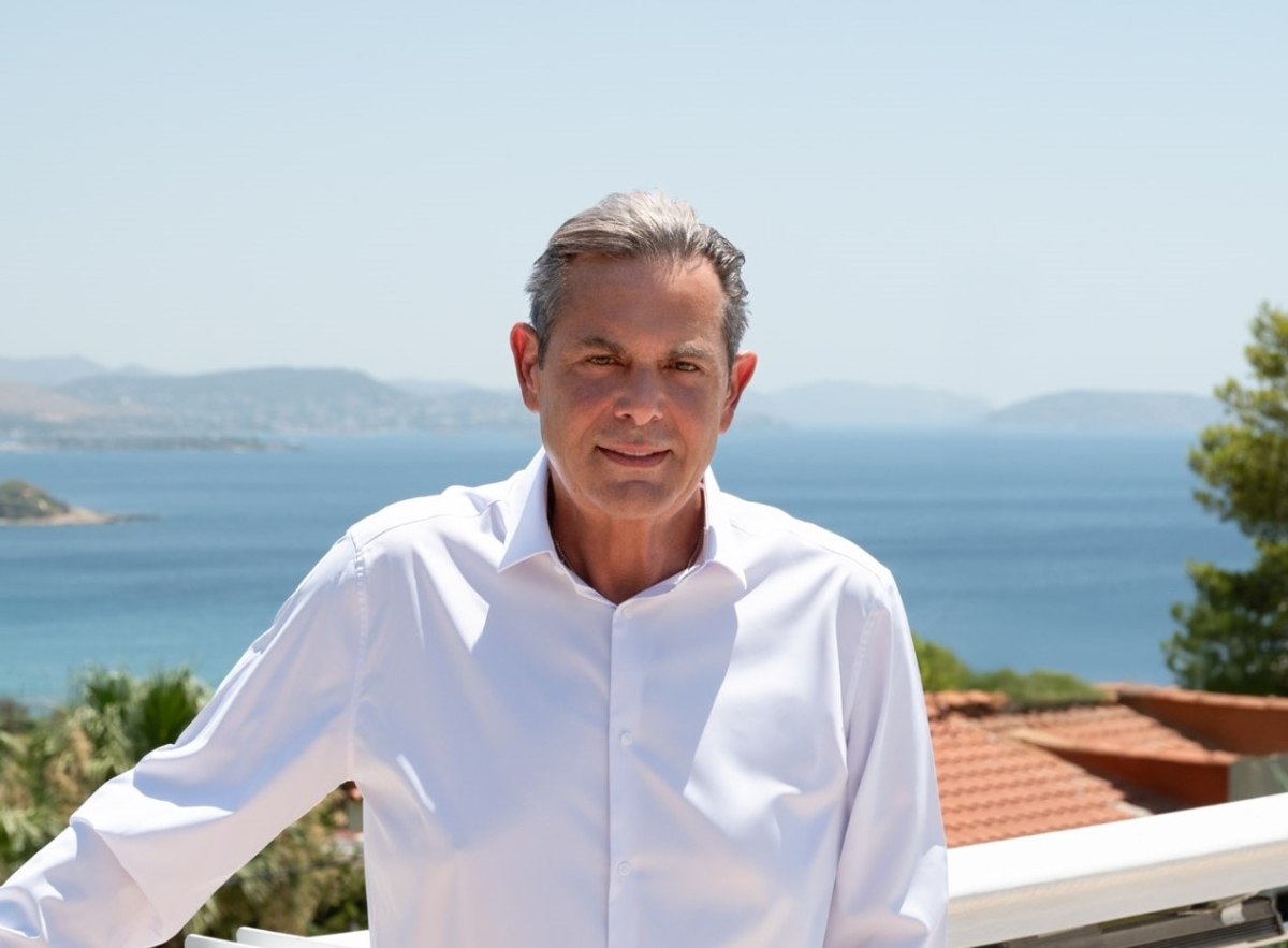 Πήρα τηλέφωνο τον Τραμπ.
Τελείωσε...