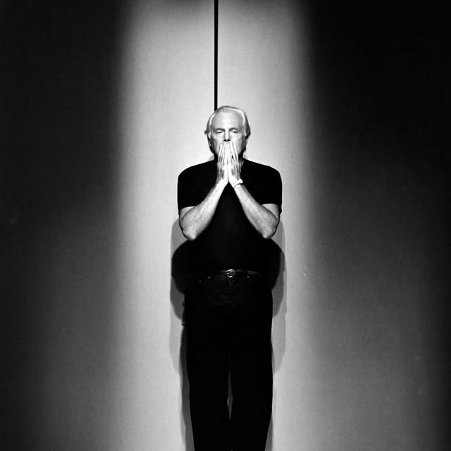 " Il segno che spero di lasciare è fatto di impegno, rispetto e attenzione per le persone e per la realtà. È da lì che tutto comincia"
Giorgio Armani

Addio Re Giorgio, il più grande di tutti