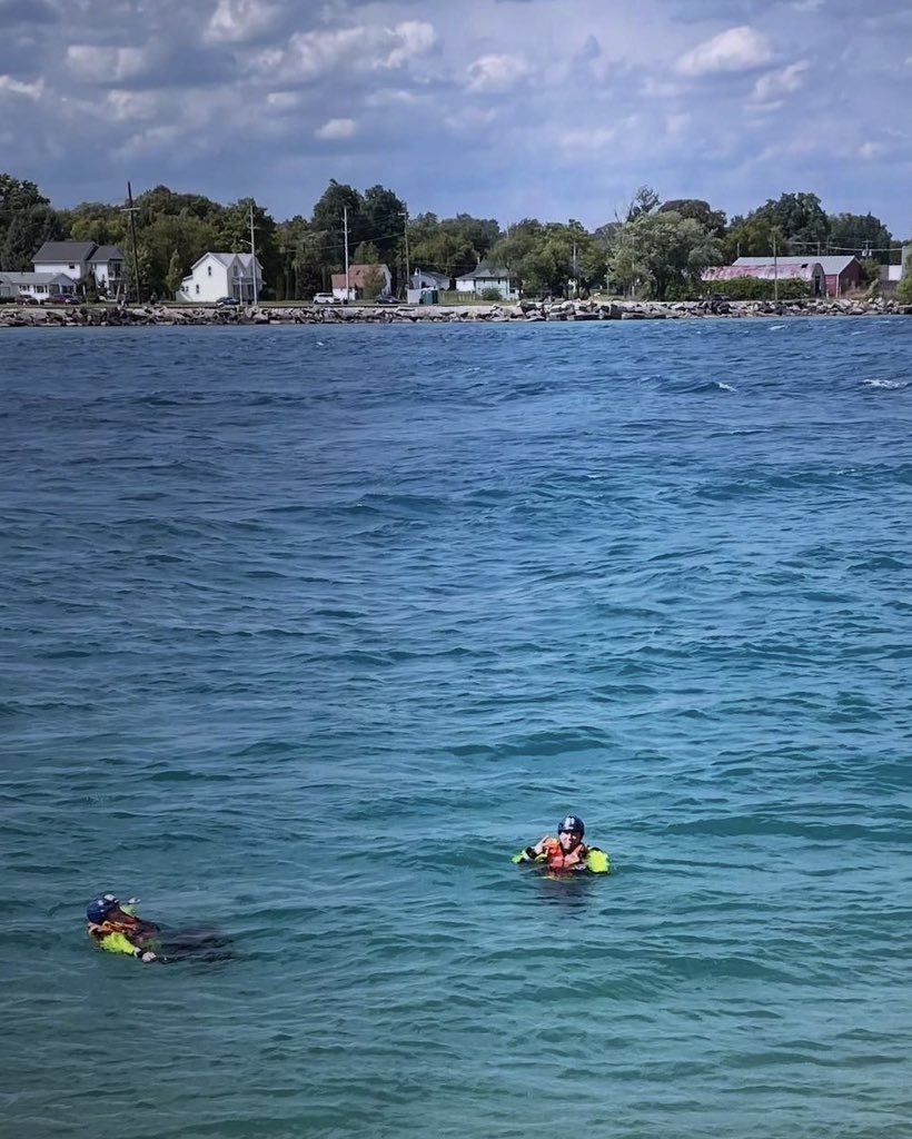 Sarnia Fire Rescue firefighters are training on water rescue. We always have to be ready to make a rescue on land or in water. 🚒🛟

#AlwaysTrainingAlwaysReady