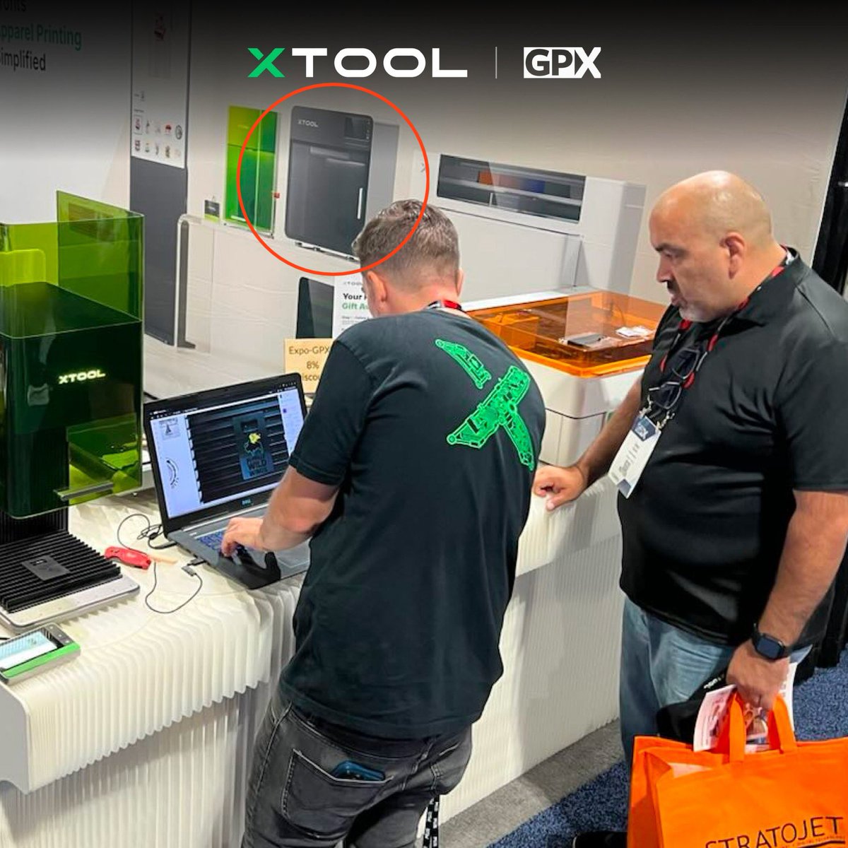 BokuShumei's tweet image. xToolがSnapmakerとのコラボをやめてから、独自に3Dプリンター開発へ！？
あくまでも推測ですが...
その証拠となる写真２枚
ただ見た目がmakerbotのSketch Sprintにすごく似てる〜
情報把握してる人いますか👀❓
#xTool #Snapmaker #makerbot 
#SketchSprint #3Dプリンター