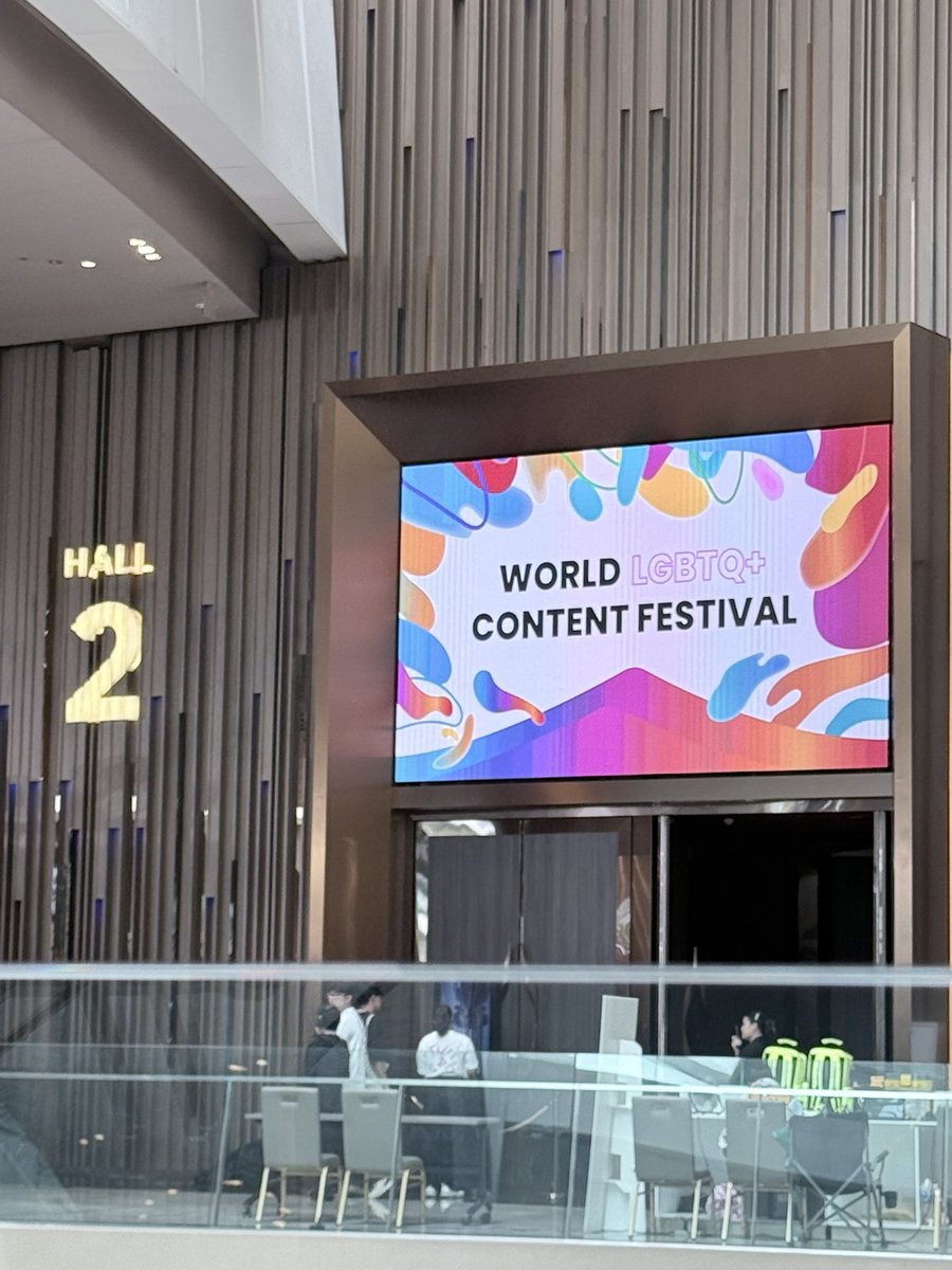 เมื่อวานได้ไปร่วมงาน Pitch นิยายไปเป็นซีรีส์ที่งานของ TILFF ค่าย ผู้จัดและดารามาร่วมงานกันค่อนข้างเยอะ แต่โซนนักเขียนอาจจะยังเงียบไปหน่อย คงต้องปรับการทำแผนนัดเวลาประชุมให้ดีขึ้น
#AMLA #Amarinliteraryagency