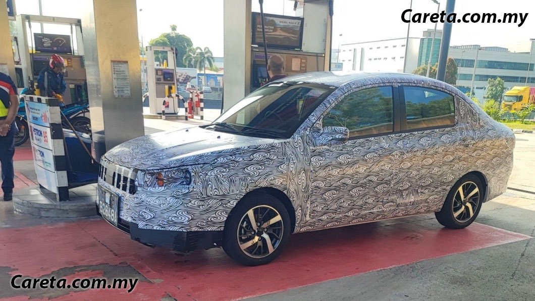 Proton Saga baru ni, dia guna kerangka yang sama tapi dia upgrade. 

Kenapa sama?

Dalam kategori ni, kerangka lama masih relevan disebabkan dia over engineer masa dia bangunkan Saga ni.

Supaya kos yang dia jimatkan dari pembangunan kerangka baharu boleh dia guna untuk tambah