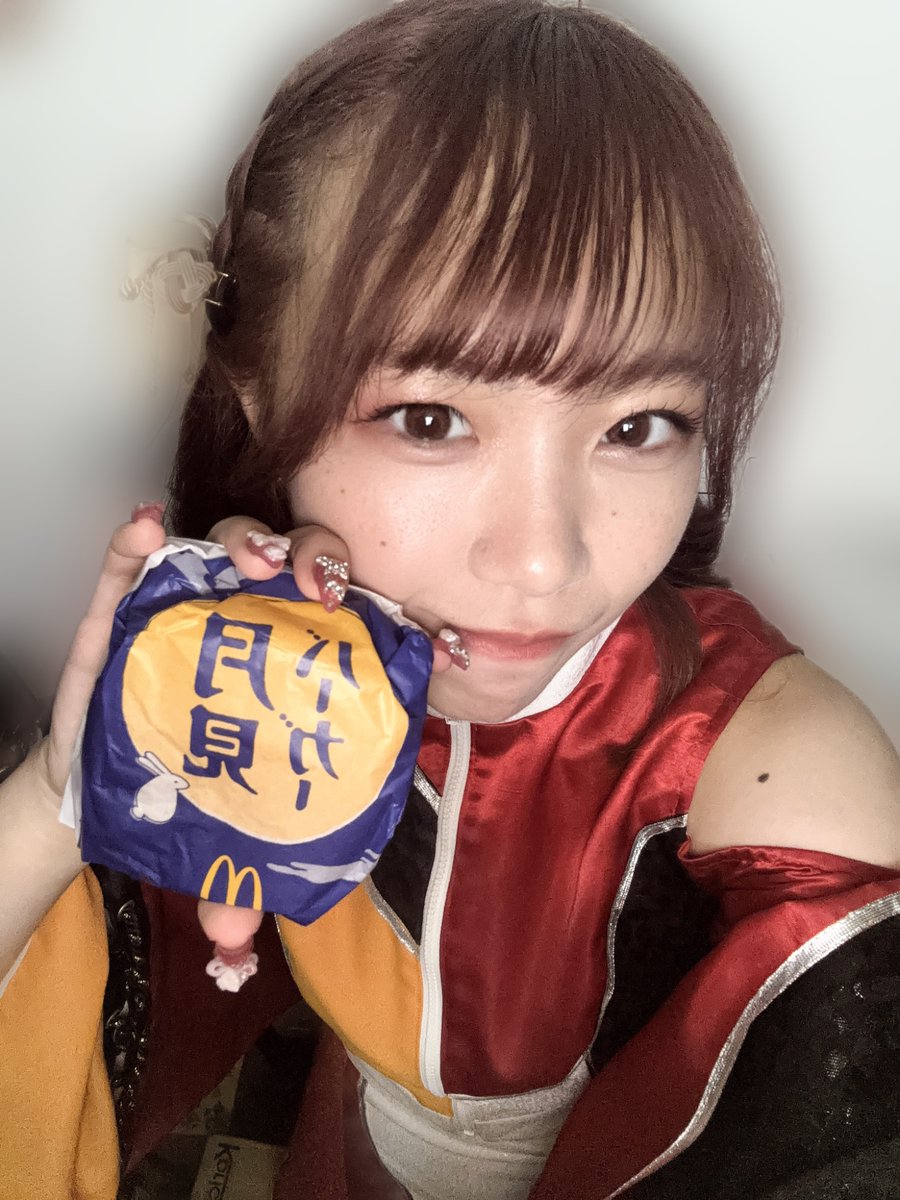 今日もシアターありがとうございました❣️

1.2期生に紛れておりました！
とーっても楽しかった(≧∇≦)
差し入れもありがとう〜🌙🥚

明日はりあさんの生誕祭💚
みなさんも一緒にお祝いしましょう！

#かかかぶぶぶききき #アイドル