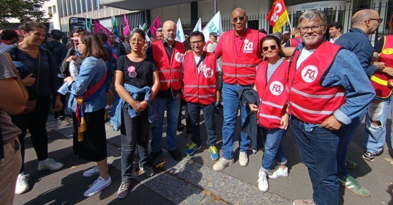 force_ouvriere's tweet photo. FO se mobilise pr défendre la Sécurité sociale.
Près de 150 personnes se sont réunies le 28/08 dvt le siège de la #CRAMIF à l’appel d’une intersyndicale, dt FO. Elles ont notammt dénoncé les attaques budgétaires du gvt à l'encontre de la #SecuriteSociale >>https://t.co/9Cz3u8m6i9 https://t.co/HCONCjllna