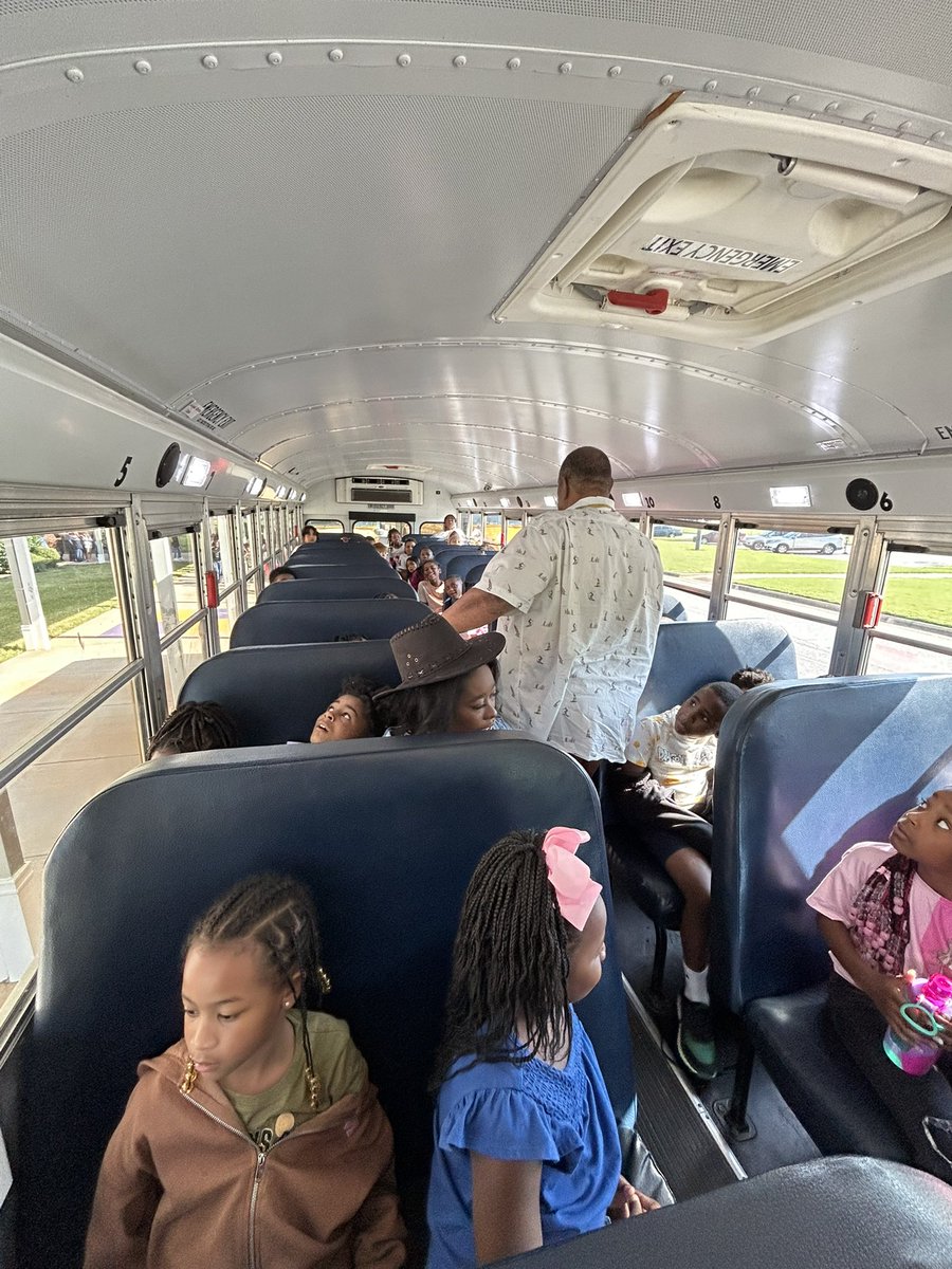 STOKEDTeaching's tweet image. Safety First! Bus Evacuation Drills are underway! #UnlockPotential #WeAreRacers @RCE_HCS