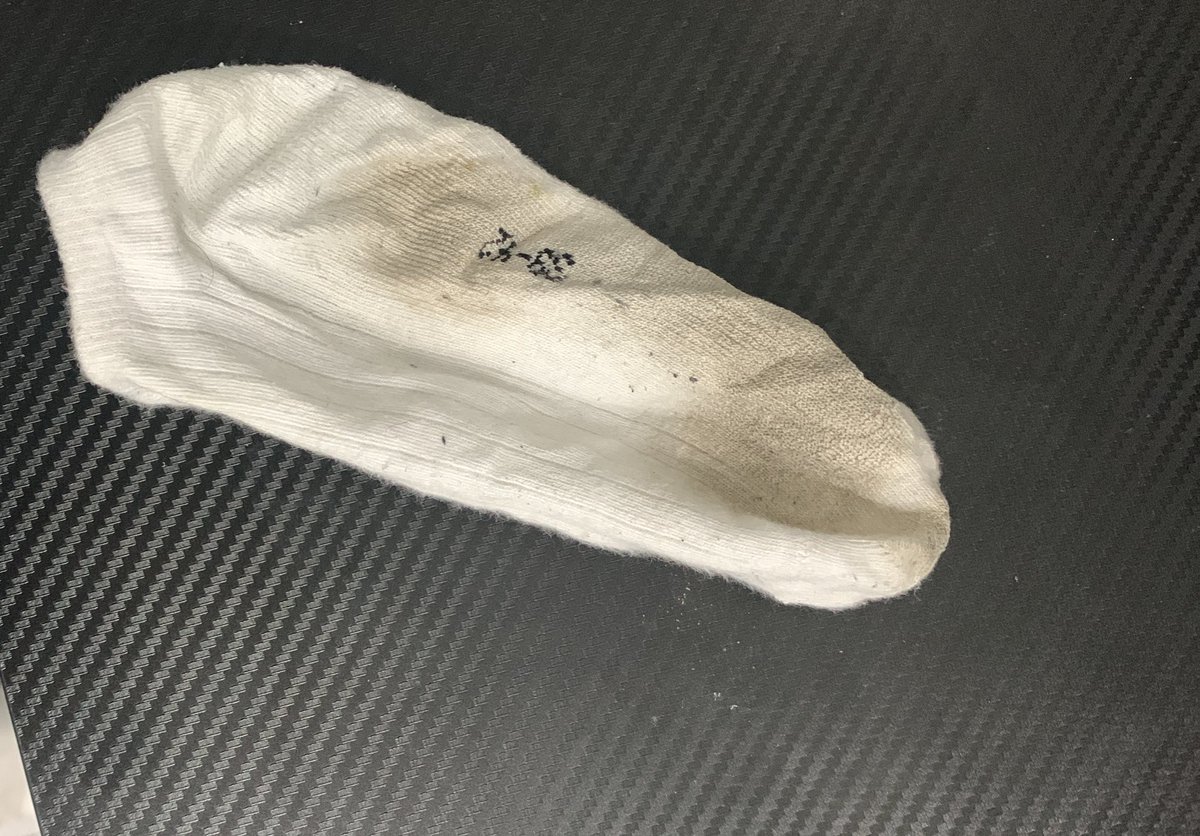 Feucht und warm nach der Arbeit 🤑 perfekt für dich Loser !💸
#geldsklave #zahlschwein #cashmaster #kontofick #zahlsau #zahlsklave #findom #paypig #geldherr #Alpha #feetdom #füße #schuhelecken #schuhe #getragenesocken #socken #versager #findom #FindomKing