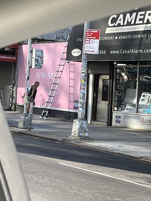 ibeliebersmx's tweet image. 🚨 ¡ES OFICIAL! Justin Bieber acaba de confirmar que "SWAG II" se lanzará a medianoche.