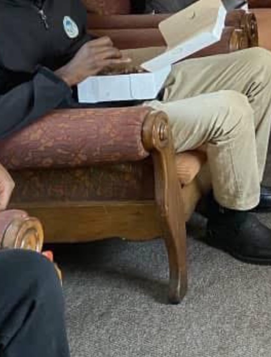 Ndati sofa mariona here????