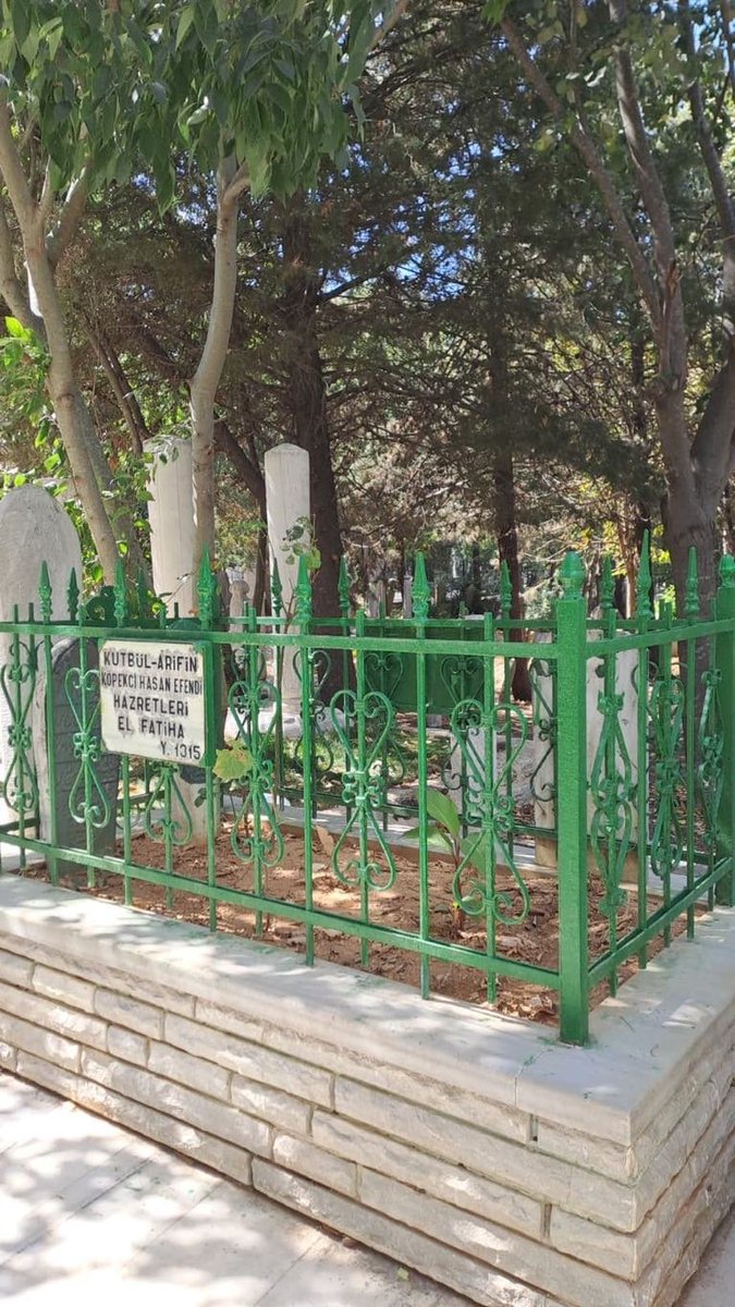 💚 İNCİ TANESİ

"Ümmete dua edeceğim: Nesillerinden hayvanata, bitkiye, mahlukata, meczubana eziyet günahları varsa bunlardan tevellüd eden sirayetlerin affı için dua edip Mevlâ'ya yakaracağım.

Fatihayı gelip kabrimde okuyan duayı alır."

Köpekçi Hasan Efendi Hazretleri