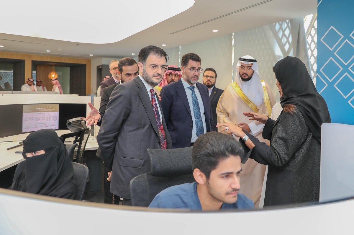 FahadAlJalajel's tweet image. سعدت اليوم بلقاء أخي معالي وزير الاتصالات وتقانة المعلومات في الجمهورية العربية السورية الشقيقة الأستاذ عبدالسلام هيكل @amhaykal، وبحثنا سبل تعزيز الحلول الرقمية في القطاع الصحي، إلى جانب تطوير آفاق التعاون المشترك بما يسهم في رفع كفاءة الخدمات الصحية ودعم الابتكار في هذا المجال.