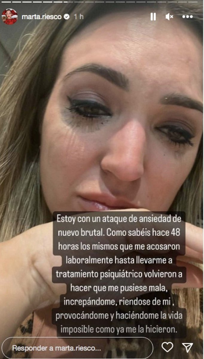 Ella vuelve por dinero,tú por amor a Valdeperas y a todos los q te llevaron a La López I y no dudaste en suplicar trabajo y q tampoco dudo q te mandarán corriendo detrás de ella para sacarle unas palabras como hiciste con Carrasco  y Olga.