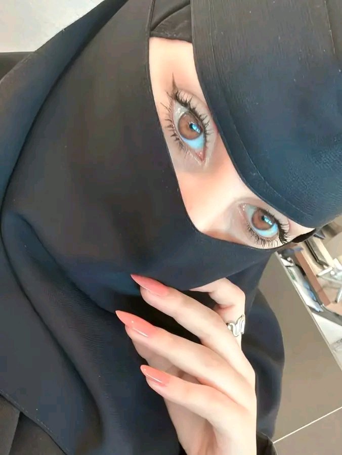 مساء الخميس الونيس 
اللي مو مرتبط يصف جنبي 😅😅